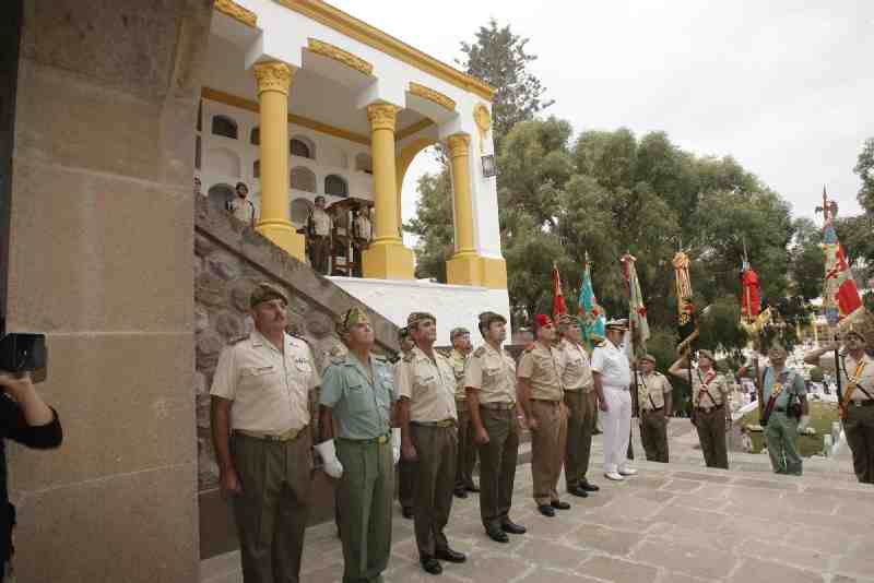 Melilla rinde homenaje a los caídos por España en el Panteón de los Héroes