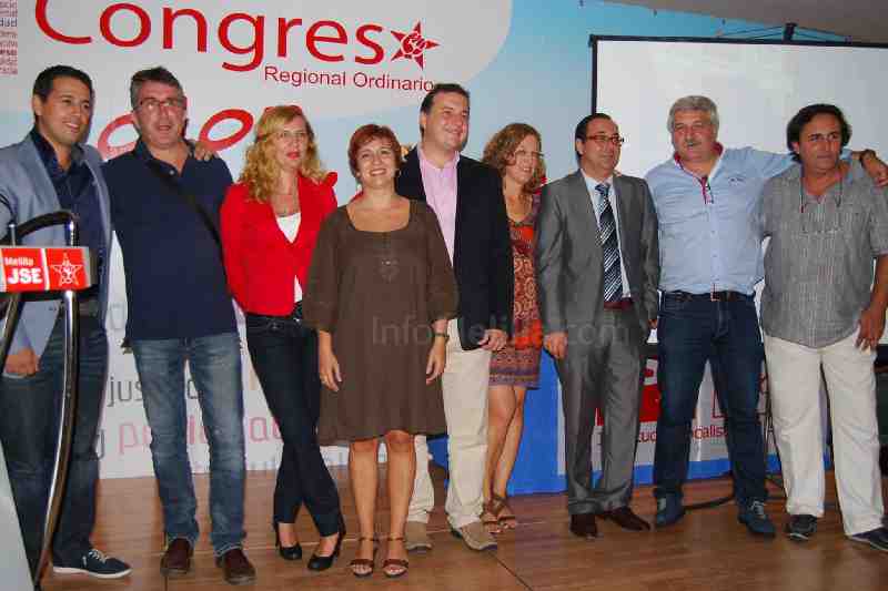 La terna de candidatos melillenses junto a antiguos secretarios generales de las JSME