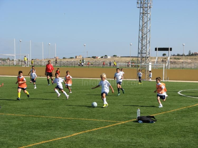 El V Torneo Solidario de la Escuela de Fútbol marcha viento en popa
