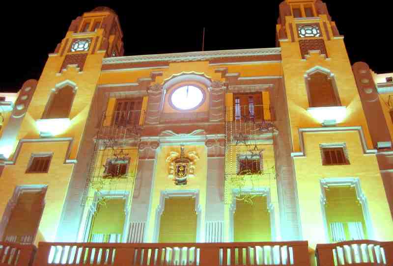 El Palacio de la Asamblea brilló en apoyo a los enfermos de SIDA y a sus derechos
