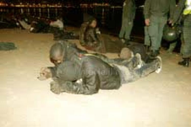 Llegan 14 inmigrantes a la playa de Melilla, entre ellos 3 mujeres y un bebé