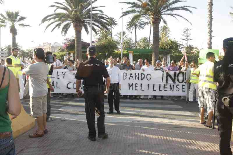 Medio millar de personas se manifiestan contra la prohibición de entrada de cárnicos y lácteos marroquíes