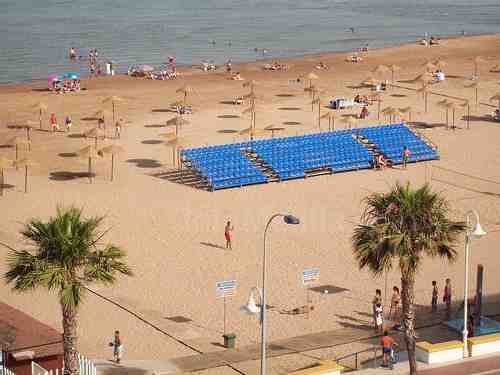 Aspecto de una parte de la Playa de San Lorenzo, donde irá ubicado el circuito