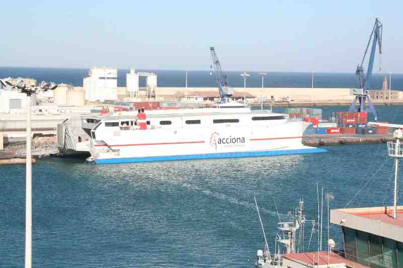 Acciona Trasmediterránea cancela sus conexiones con Málaga debido al mal tiempo
