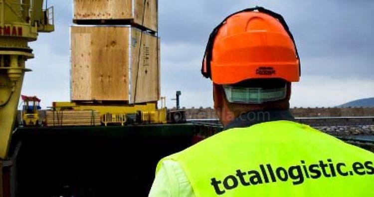 Totallogistic transporta una grúa gigante desde España hasta el puerto marroquí de Jorf Lasfar