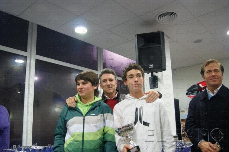 Miguel González junto a un compañero, acompañado de Quique Diaz Otero y Miguel Marin
