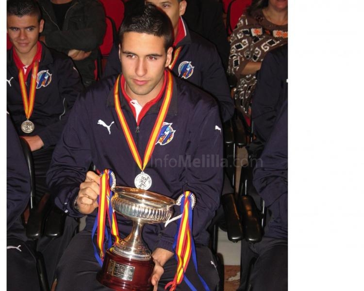 El joven portero Yiyo, sin duda, el mejor del partido con diferencia