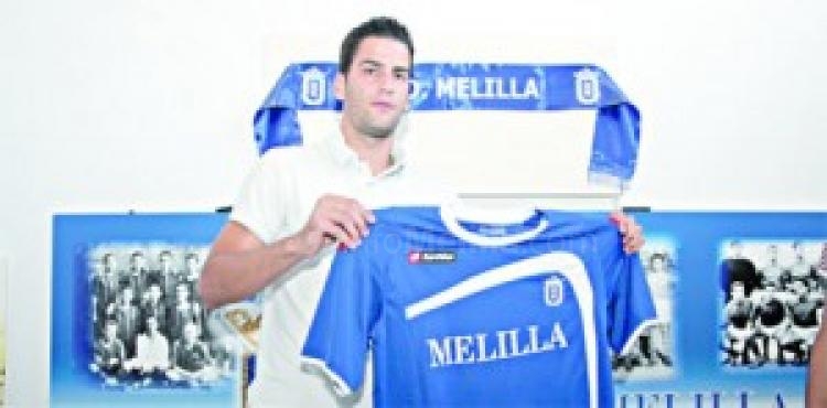 Edgar autor del gol del triunfo, el día de su presentación con el Melilla