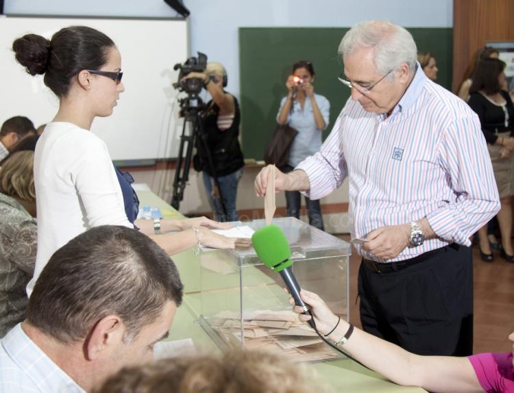 El PP denuncia en la JEZ la presencia masiva de agentes de CPM en un colegio