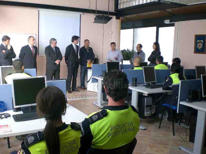 Los agentes de la Autoridad Portuaria participan en un curso de formación en Seguridad Vial