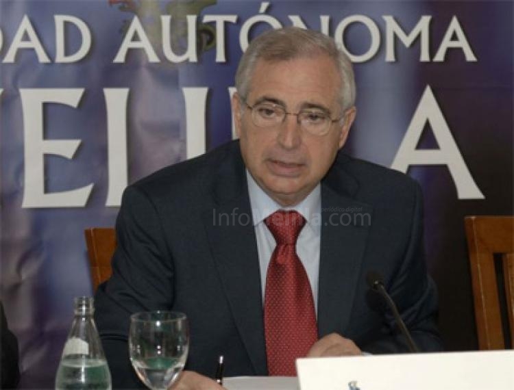Imbroda recibió a una representación de la Asociación de ex futbolistas del Melilla