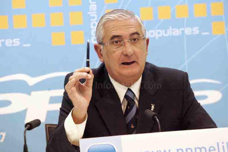 Gutiérrez lleva al Congreso la imprevisión de Educación en el Juan Caro