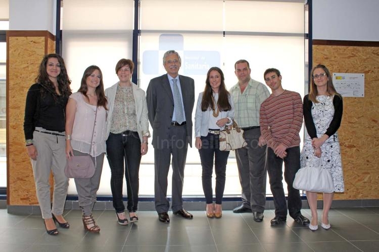 El delegado del Gobierno posa con los alumnos que se incorporan a las unidades docentes de Melilla e