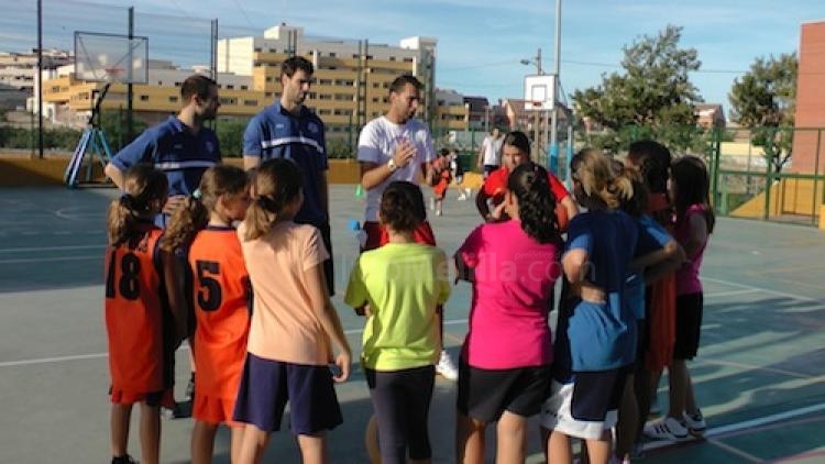 Visita de Manzano y DeVries al Club Deportivo Enrique Soler