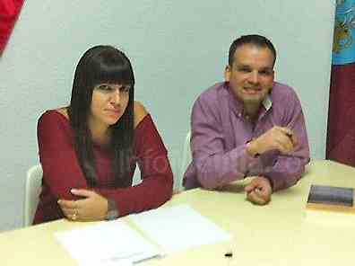 El presidente de ADOME, Daniel Aguilar, y la secretaria de la entidad, Rebeca Rodríguez