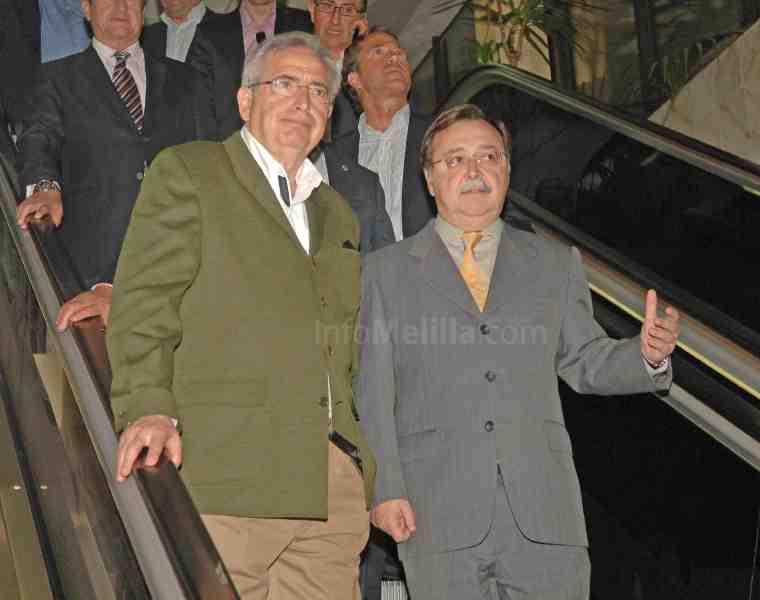 Juan José Imbroda (izda.) y Juan Jesús Vivas (dcha.)