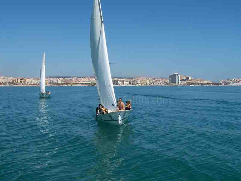 La Federación Melillense de Vela ha programado para el mes de agosto la realización de cursos de verano de vela ligera y wind