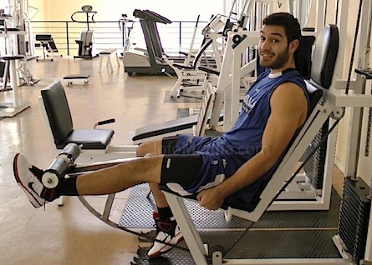 Alvaro Frutos realizando ejercicios recuperatorios
