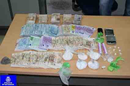 Droga, material y divisas intervenidas