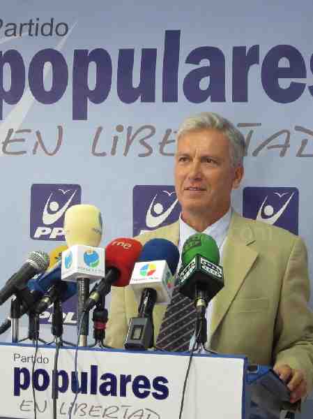 Julio Liarte, diputado de PPL e la Asamblea de Melilla, urante una rueda de prensa