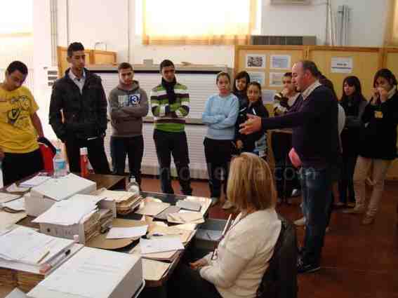 Estudiantes del IES Leopoldo Queipo se sumergen en la Historia militar de la ciudad