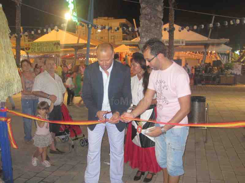 El ambiente ferial, al rojo vivo, en el reportaje fotográfico de InfoMelilla.com