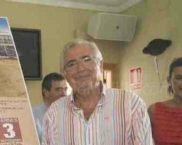 Imbroda relaciona el descenso del paro con la dinamización del sector turístico