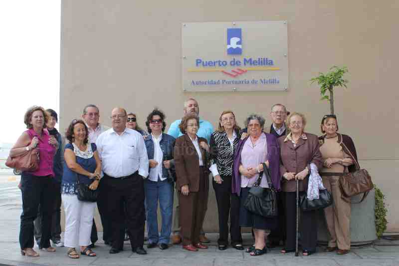 La Asociación de Vecinos 'Estopiñán' visita las instalaciones del Puerto melillense