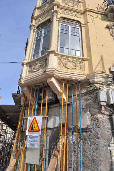 Una familia es forzada al desalojo por daños estructurales en su bloque de viviendas