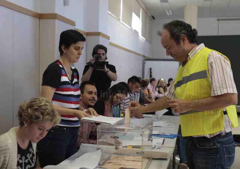 Los candidatos de PMV acuden a votar en bicicleta o a pie reivindicando la movilidad sostenible