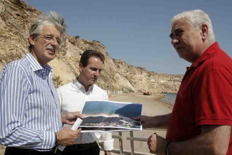 Los trabajos de limpieza del fondo marino de Horcas Coloradas finalizarán en 15 días