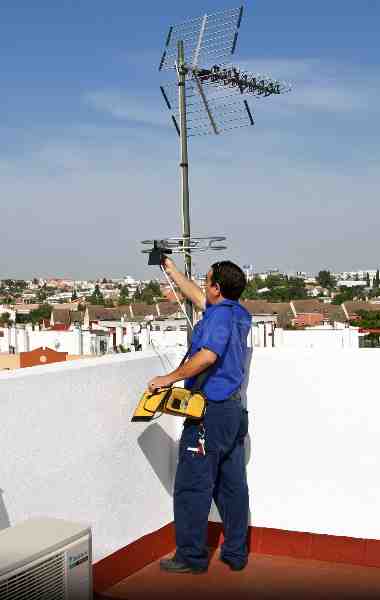 Sin incentivos públicos al consumo, los instaladores de telecomunicaciones auguran un colapso en el sector en 2012