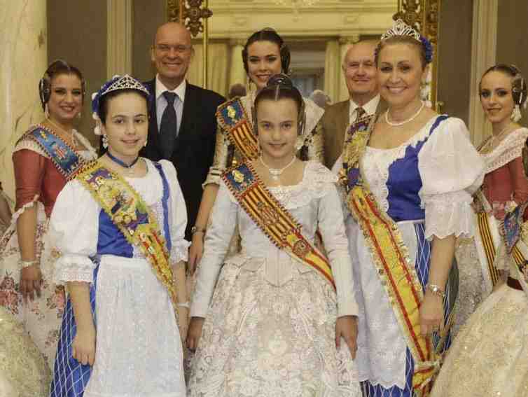 Rita Barberá recibe a las reinas de la Casa de Melilla en Valencia