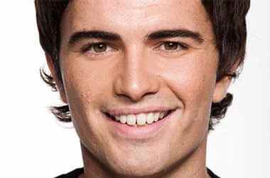 Josh vuelve a superar la prueba y cruza la pasarela de Operación Triunfo una noche más