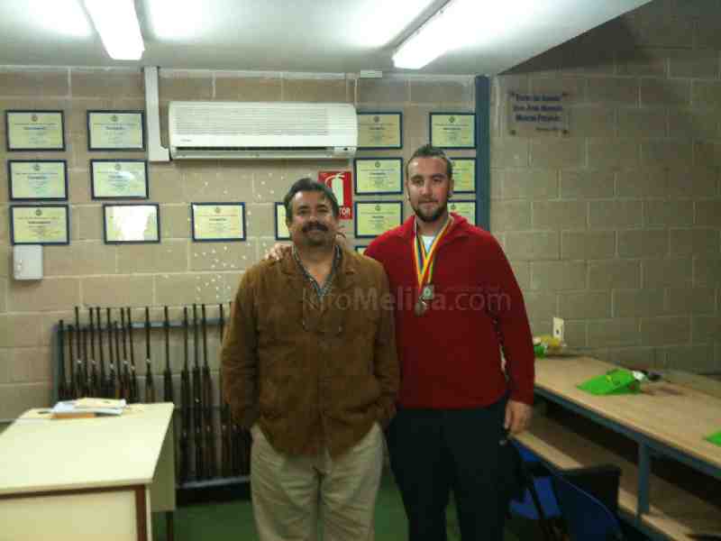 Santi Montis junto al presidente de la territorial melillense, Juanma Muñoz