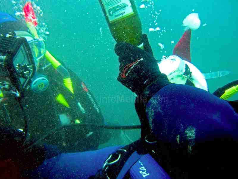 Un Belén Submarino preside la Navidad en aguas de Aguadú gracias al Club Ánfora