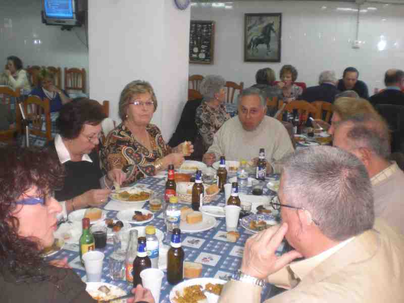 La Casa de Melilla en Almería celebra el Día de Andalucía con el 'Guiso del Mes', arroz con costilla