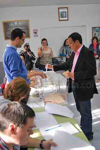 Muñoz ha votado en el IES Miguel Fernández