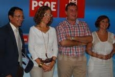Dionisio Muñoz junto a los candidatos al Congreso y al Senado por el PSOE