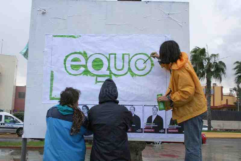 Desconocidos destruyen la publicidad electoral de EQUO en tres espacios cedidos por la Junta Electoral