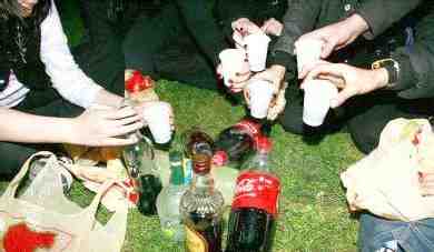 El Ministerio de Sanidad, Política Social e Igualdad pone en marcha una nueva campaña para evitar el consumo de alcohol entre menores