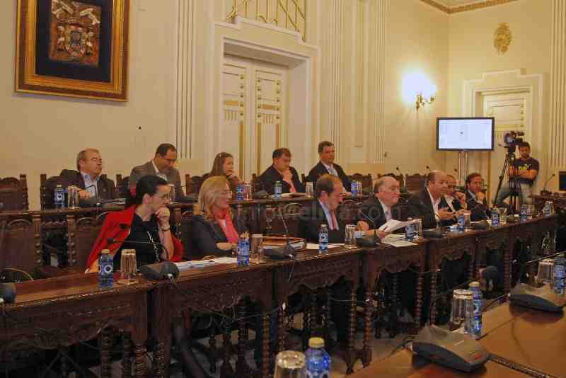 La Asamblea aprueba la prorroga del contrato de gestión del alumbrado público por siete millones de euros