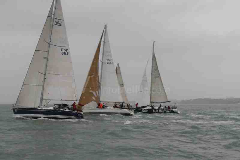 Melillla Náutica 2001: El "Inutil Team" al frente de la Regata Intercontinental a su llegada a Ceuta