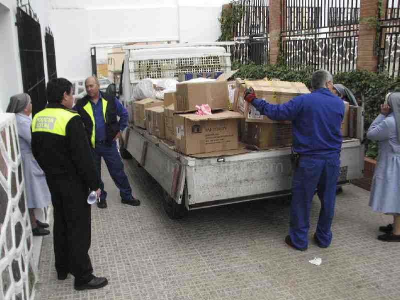 Entregan 600 kilos de mercancía decomisada en Melilla a un centro benéfico