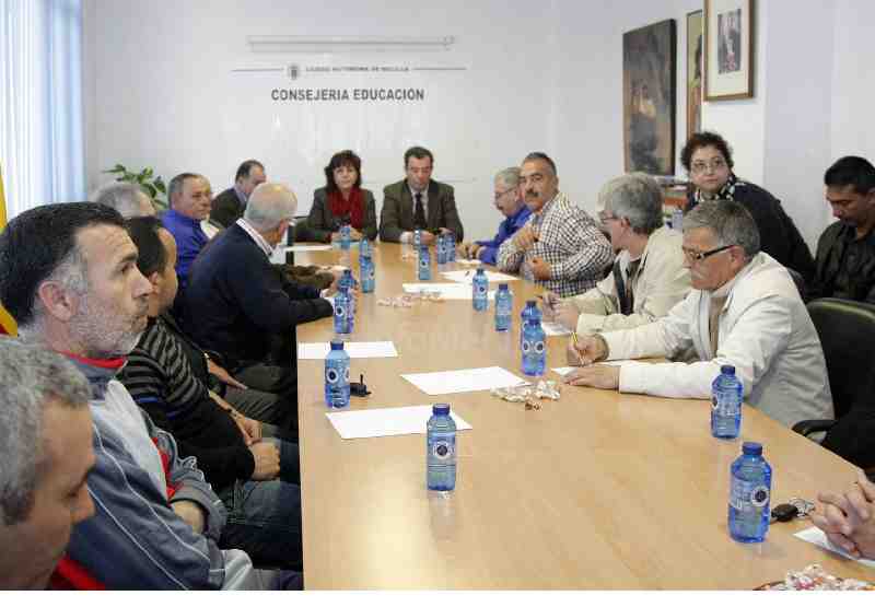 Reunión entre la Ciudad Autónoma y las asociaciones de vecinos y de mayores