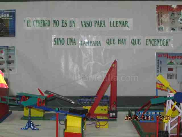 Interesante y original exposición de los estudiantes del IES Rusadir