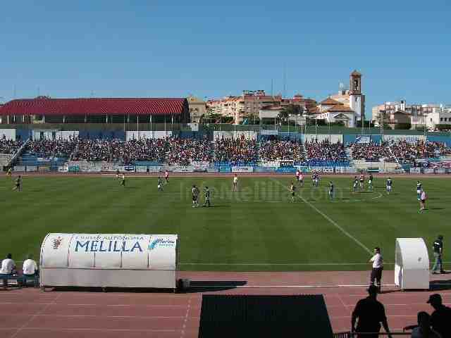 Impresionante el aspecto de las gradas del municipal de deportes melillense