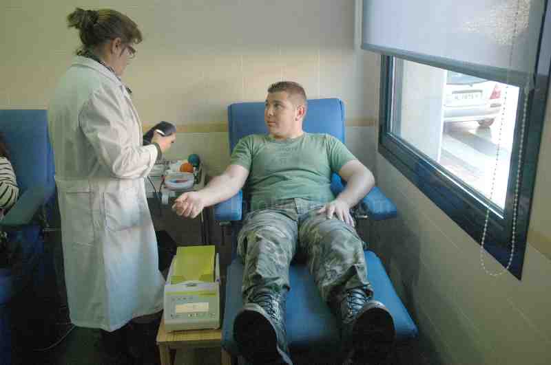 Militares melillenses colaboran con el Banco de Sangre de la Ciudad Autónoma