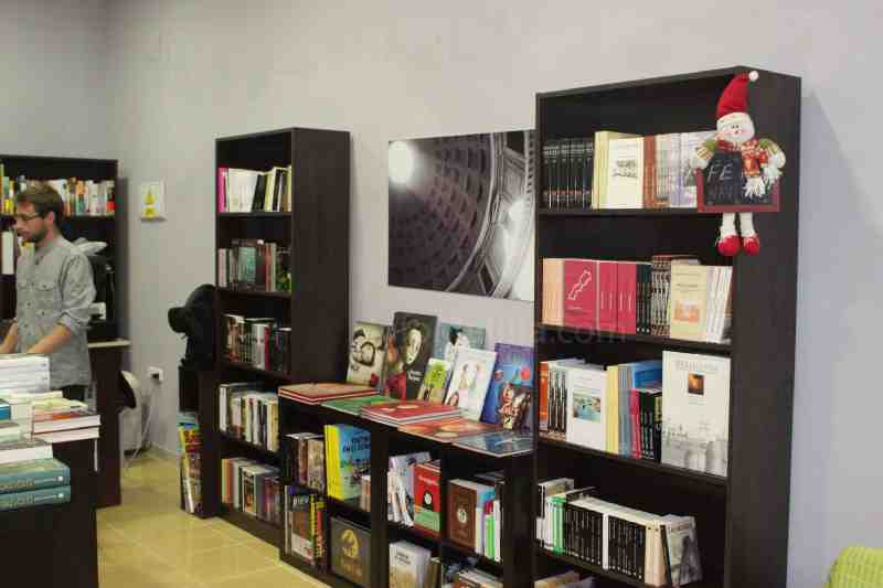 Fran Álvarez abre su 'Librería' a los bibliófilos de Melilla en la calle de O´donell