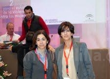 Fadela Mohatar (derecha) junto a la asesora jurídica del Centro de la Mujer, María Ángeles Miralles